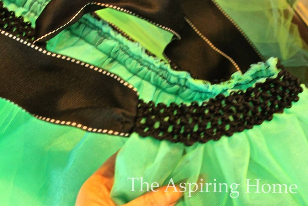 5 easy steps to making a tutu- www.theaspiringhome.com