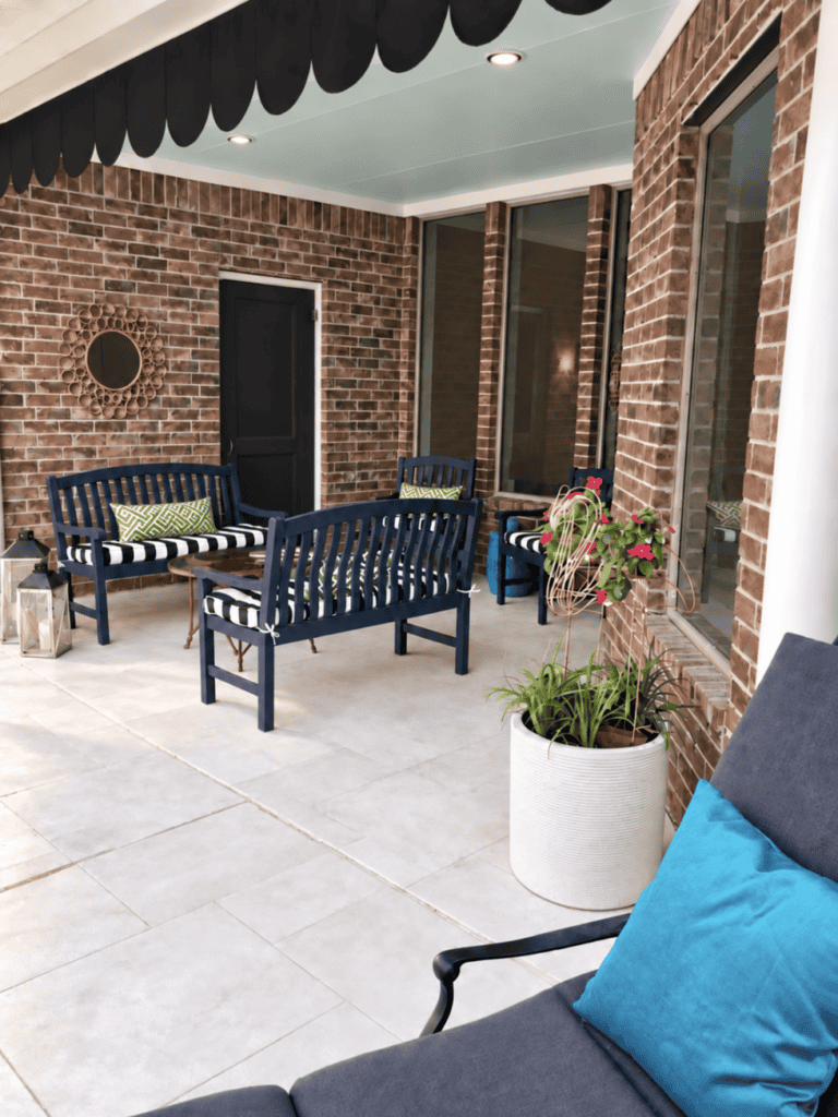 Outdoor scallop valance on porch, easy DIY