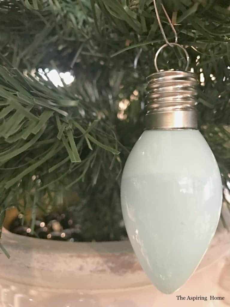 Easy DIY Christmas Ornaments vintage style bulb ornament